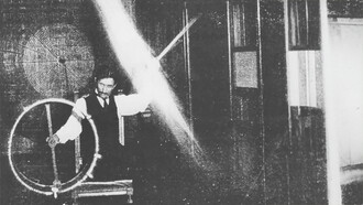 Nikola Tesla, ingénieur et inventeur d’origine serbe.