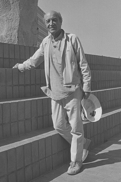 Isamu Noguchi in Little Tokyo, Los Angeles, USA 