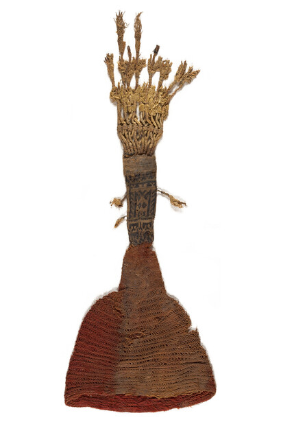 Mütze, Ägypten, Arsinoe, Wolle, Leinen und Seide, 11.-13. Jahrhundert, Inv. 9318. Mit freundlicher genehmigung des Neuen Museums 