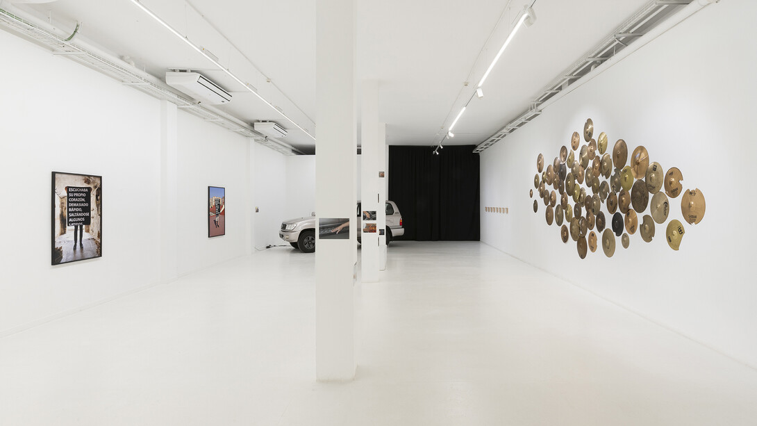 Laura Llaneli, Curvatura, exhibition view. Courtesy of ADN Galería. Photo by Roberto Ruiz