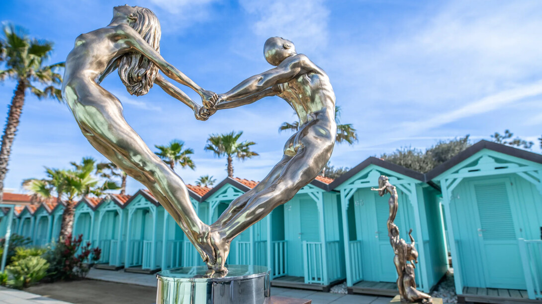 Lorenzo Quinn, All we need is love, vista della mostra. Per gentile concessione della Galleria Contini Art