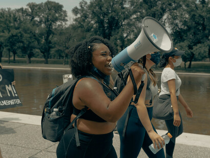 Entenda como a marginalização social se manifesta na criminalização da pobreza e a necessidade de mudança de percepção