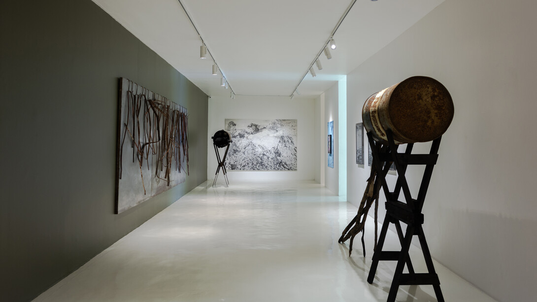 Varios artistas, Índex VII: XX, vista de exhibición. Cortesía de la Galería Hilario Galguera