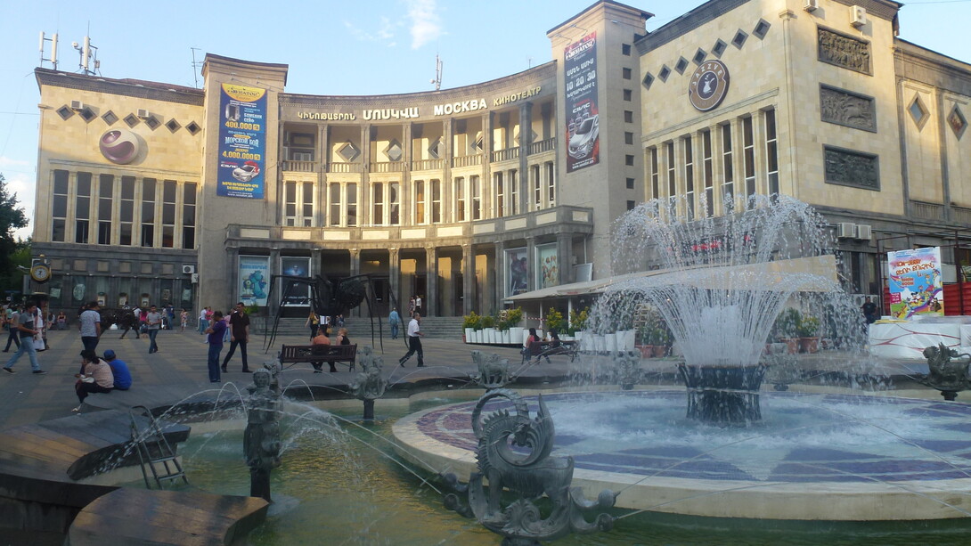 Moscow cinema. Soviets turned down St. Peter and Paul's Church in order to build it in the 1930s
