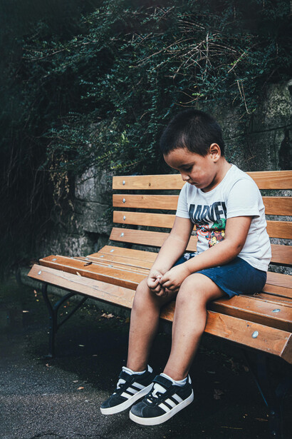 En Chile, las Familias de Acogida Especializada (FAE) surgieron como una medida formal para resguardar a niños, niñas y adolescentes separados de su familia de origen