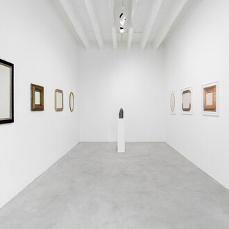 Timm Rautert, Die welt | und | die spiegel, exhibition view. Courtesy of Galerie Nordenhake