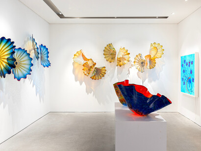 Dale Chihuly, Chihuly, selections from four decades of iconic work, exhibition view. Courtesy of Leila Heller Gallery