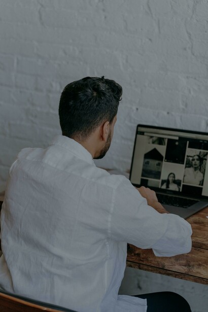 O teclado trilha caminhos próprios, revelando surpresas