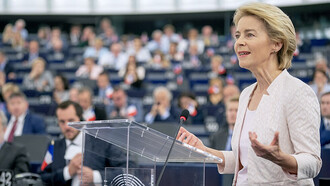 Ursula von der Leyen, presidente della Commissione europea, intervenendo al Parlamento europeo a Strasburgo, ha dichiarato: "Il nostro mondo è in un'epoca di conflitti e scontri. Di frammentazione e paura. Questo momento richiede concentrazione e responsabilità all'interno della nostra Unione. Solo insieme possiamo affrontare le gravi sfide che abbiamo di fronte. La più grande lezione di questi quattro anni è che siamo uniti, l'Europa è forte"