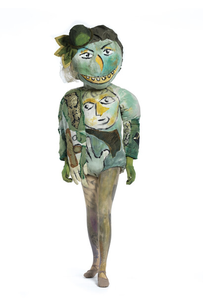 Marc Chagall (1887-1985), Costume for the Magic Flute: Green Face Costume (Queen of the Night), 1967, costume, mask, shoes, tights, gloves. New York, Metropolitan Opera. © SODRAC & ADAGP 2016, Chagall ®. Photo © Museum Associates / LACMA
