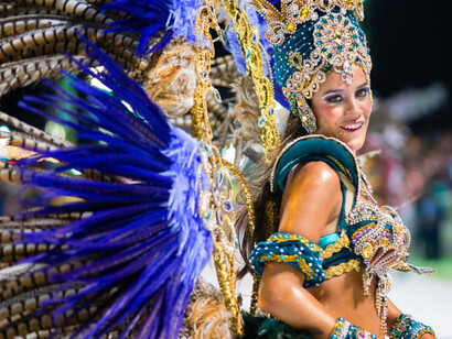 The carnival comes alive with the her exuberant performance, her multi-hued outfit and lively expression embodying the spirit of celebration