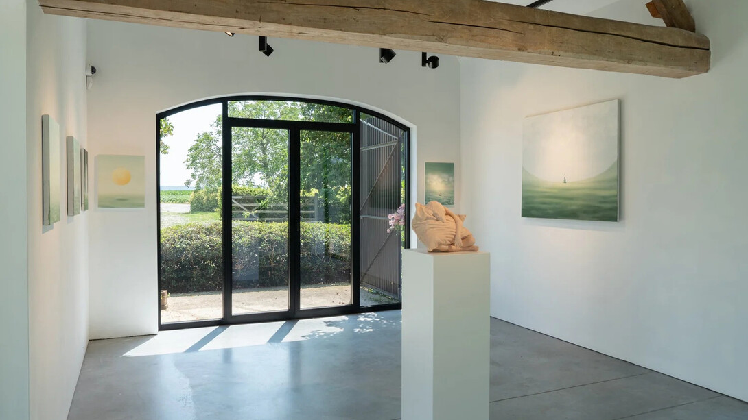 Various artists, Al di là, exhibition view. Courtesy of Verduyn Gallery