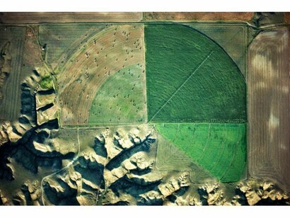 Alex MacLean, Marias River Drainage and Pivot Irrigator, Loma area, Montana, USA, copyright © Alex MacLean Huxley-Parlour Gallery