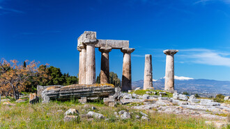 Las ruinas del templo de Apolo en la antigua Corinto, Grecia
