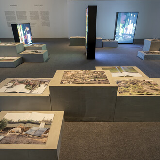 Artistes variés, We refuse_d, vue de l'exposition. Avec l'aimable autorisation de Mathaf Arab Museum of Modern Art