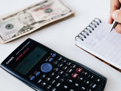 Dominar a matemática básica é o conhecimento primário para o jovem entender sobre de fluxo de caixa, poupança, reserva de emergência, investimentos e etc.