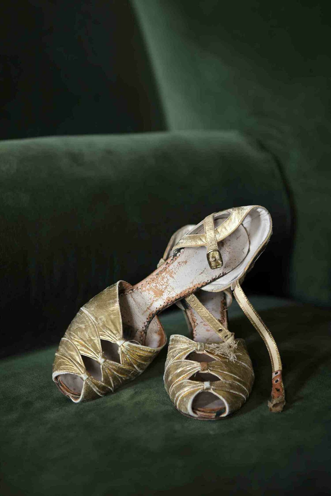 Her Shoes © Anja Niemi _ The Little Black Gallery