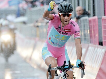 Vincenzo Nibali al traguardo
