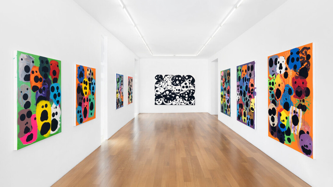 Mitja Tušek, Avec omega, pomme, haricot, cornichon, rien, bouteille, exhibition view. Courtesy of Xippas 