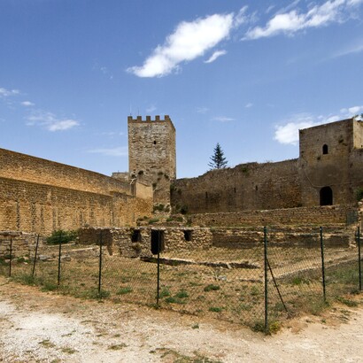 Il Castello di Lombardia, che si erge sul punto più elevato di Enna, è una delle più grandi e importanti fortezze medievali della Sicilia. Enna, Italia