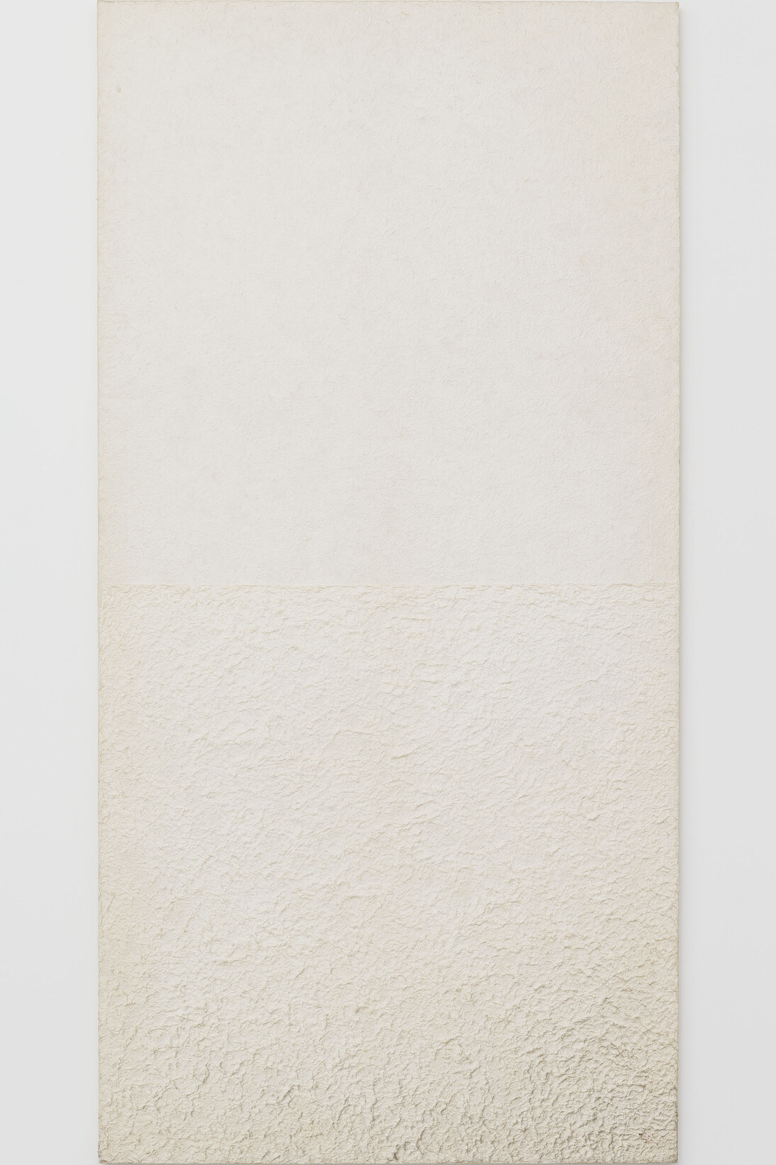 Chung Chang-Sup, “Meditation 951118” 1995. Fibre de mûrier sur toile, Tak fiber on canvas, 244 x 122 cm, 96 1/16 x 48 1/32 inches, Photo: Claire Dorn, Courtesy Galerie Perrotin