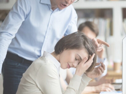 Jefe gritando a un empleado