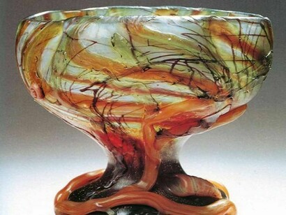 Un vase en verre soufflé