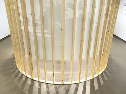 Permanent Spectacle, Exhibition view. Courtesy of Denny Gallery