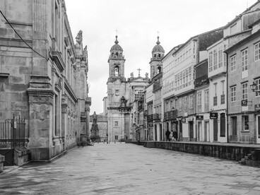 Llegamos, además, la noche del 5 de enero, una noche mágica en España, porque es la noche en la que llegan los Reyes Magos de Oriente. Luis Miguel Bugallo Sánchez. Calle de San Francisco, 2026. Santiago de Compostela, Galicia, España
