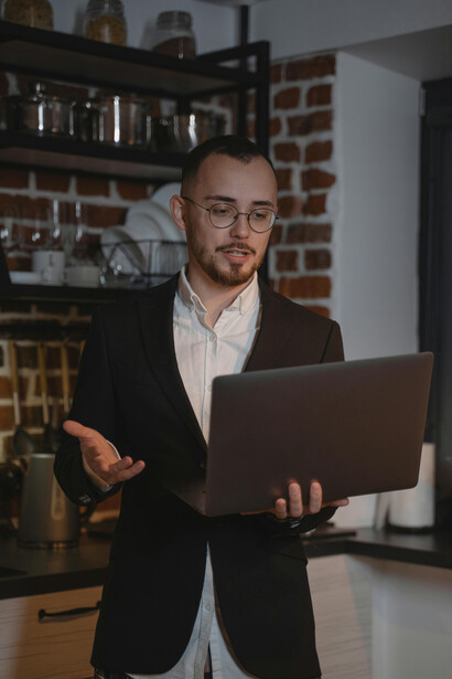 Saiba como realizar um detox digital para desconectar-se da tecnologia, recarregar suas energias e reconectar-se com o mundo real, promovendo um equilíbrio saudável
