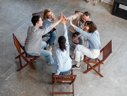 Può essere di supporto in situazioni di crisi nelle relazioni familiari, di coppia o sociali, migliorando la comunicazione e la comprensione reciproca