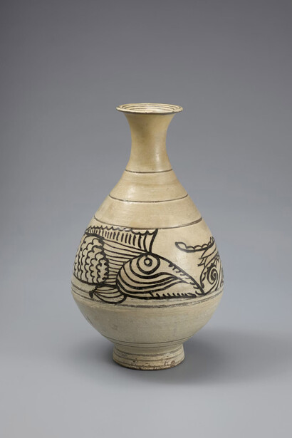 Bottle with fish motif 분청사기 철화 물고기무늬 병, Joseon dynasty, late 15th–early 16th century. Courtesy of Art Institute of Chicago