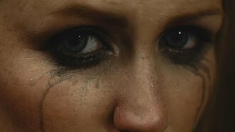 Mulher chorando. Paixões são confundidas com amor, se levadas adiante causam mesmo muita dor, o ciúme doentio é uma causa dessa angústia que abala o coração. É preciso entender que se apaixonar não é doença, acontece com qualquer mortal, só que algumas pessoas entendem o que acontece e seguram a onda, outras elevam a paixão a um patamar insuportável