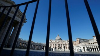 Piazza San Pietro totalmente priva di turisti