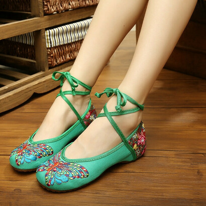 Zapatos bordados