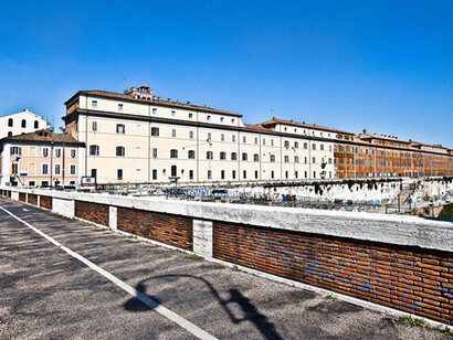 Prospetto sul Lungotevere di Ripa Grande (foto Omar Kheiraoui)