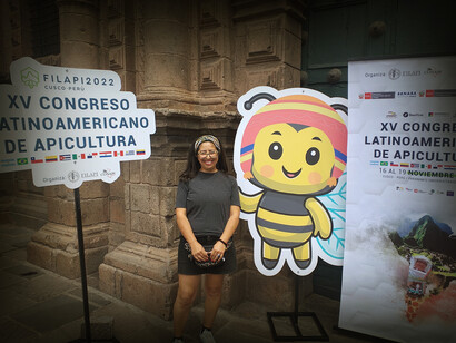 Carolina Aliaga en el XV Congreso Latinoamericano de Apicultura en Cusco, Perú
