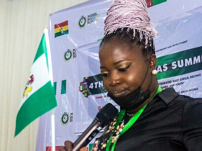 Kosi Chinakwe  tiene un discorso al Model Ecowas Summit del 2021, ECOWAS è l’organizzazione più importante a sostegno delle donne imprenditrici nell’Africa occidentale