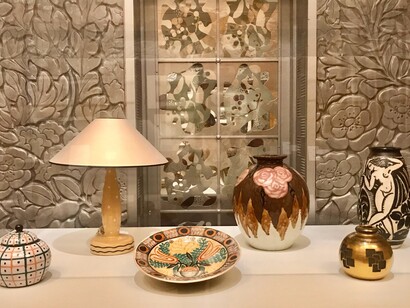  Francis Jourdain, Pot with Lid, 1920-21/Francis Jourdain, Lamp, 1920-21/René Buthaud, Large Plate with Floral Design, ca. 1920-25/Design: Henri Rapin; Painting: Camille Tharaud, Vase, ca. 1925/Jean Luce, Vase, Undated/René Buthaud, Jar with Nude Motif, ca. 1920-25/Tokyo Metropolitan Teien Art Museum, Main Building 1F, Great Dining Room © Alma Reyes