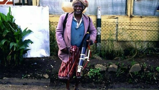 Chemical sprayer, Nuwara Eliya 1994, © Stephen Champion