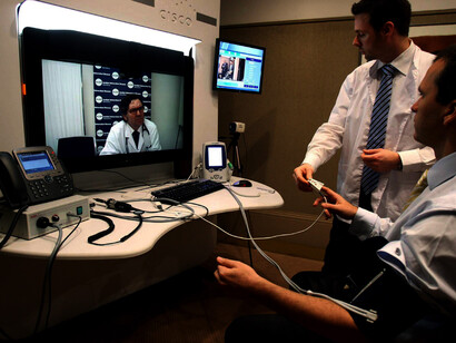 Le piattaforme digitali dovrebbero consentire l’interazione a video per le televisite ed i teleconsulti e lo scambio di informazioni in totale sicurezza
