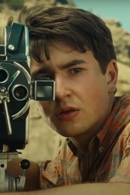 The Fabelmans è un omaggio che Spielberg fa al mezzo creativo cinematografico con i primi approcci  agli esperimenti con la macchina da presa
