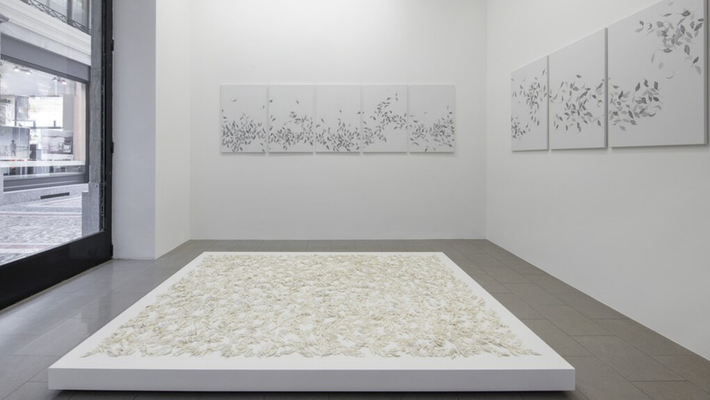 Ou elles volent, ou elles tombent. Courtesy of Buchmann Galerie