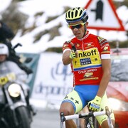 Alberto Contador con el maillot rojo de la Vuelta a España