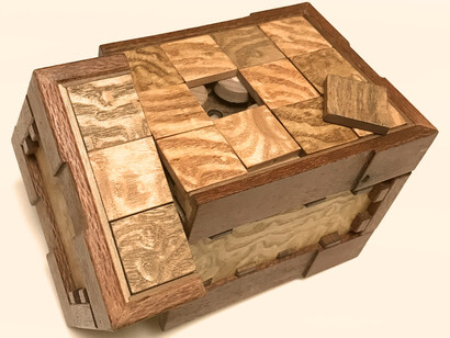 Cuanto más nos adentramos en el conocimiento de la materia, en las inesperadas relaciones de su estructura, más sorprendidos y alejados nos encontramos de saber el origen y el devenir del universo