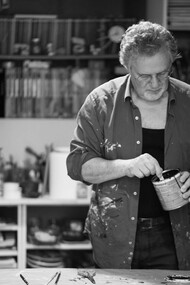 Massimo Geloso Peralta nel suo atelier a Milano