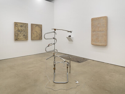 François Ghebaly, darling, your head’s not right, 2023, curated by Danica Lundy, installation view, photo by Dario Lasagni. Courtesy of François Ghebaly, NY