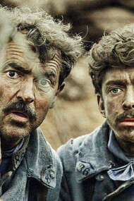 Os atores Albert Dupontel e Nahuel Pérez Biscayart em cena do filme Au Revoir là-Haut (França/Canadá) lançado em 2017