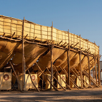Die Stierkampfarena „La petatera“ – einer Konstruktion aus Stangen, Schilf und Stoffstreifen – wird jedes Jahr im Januar in Villa de Álvarez (MX) aufgebaut. © Foto: JRomero04/Shutterstock.com