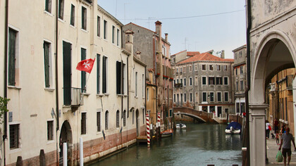 Esterno entrata della Commenda dei Cavalieri dellìOrdine di Malta dal canale 